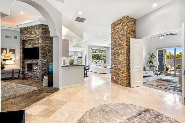 28 Clancy Lane S Lane, Rancho Mirage CA: https://media.crmls.org/mediaz/8041676d-75dc-42dc-82a7-1bc83fadff1c.jpg