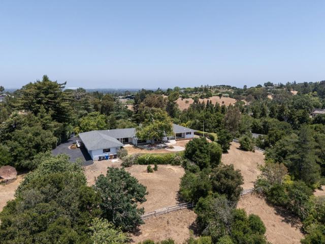 26666 Laurel Lane, Los Altos Hills CA: https://media.crmls.org/mediaz/80417923-8c00-489d-93cb-67870a11d4e7.jpg
