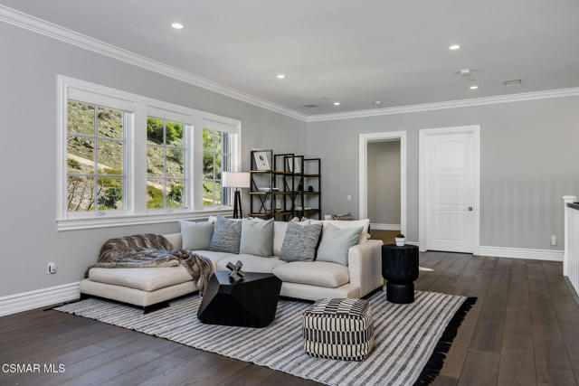 2385 Calbourne Court, Lake Sherwood CA: https://media.crmls.org/mediaz/80422760-5274-4b9a-b358-06304ff7895b.jpg