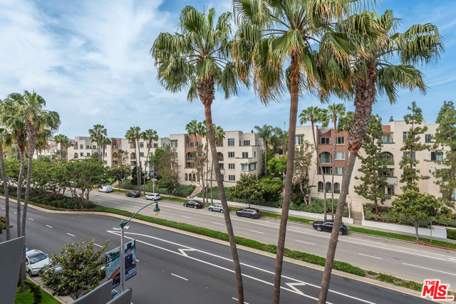 5831 Seawalk Drive, Playa Vista CA: https://media.crmls.org/mediaz/8043f74f-b777-4ba5-abf0-b8a735cb3125.jpg