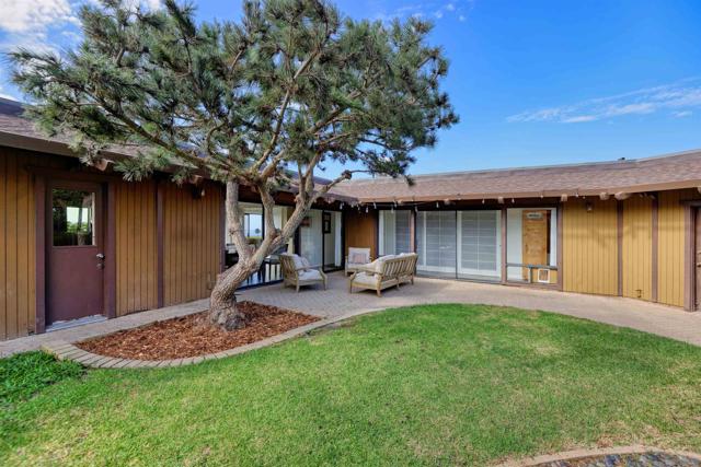 1553 Copa de Oro, La Jolla CA: https://media.crmls.org/mediaz/804412ae-f62d-4d3f-94d6-e5eb40f2d970.jpg