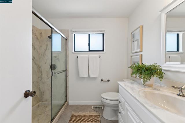 1752 Berrywood Ct, Concord CA: https://media.crmls.org/mediaz/80443061-cccc-4031-a728-4b1a6449b222.jpg