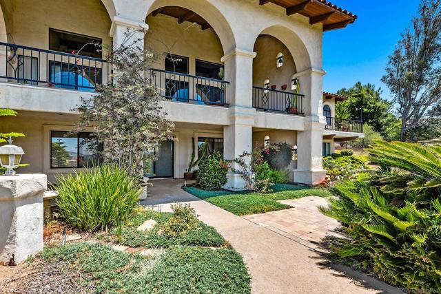 12982 Polvera Ct, San Diego CA: https://media.crmls.org/mediaz/80445b32-a572-4f5f-8506-ae120ca4338f.jpg