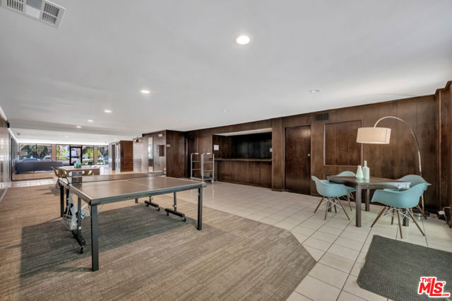 1124 N Kings Road, West Hollywood CA: https://media.crmls.org/mediaz/80446600-ac76-4c5c-9201-43d78baa432a.jpg