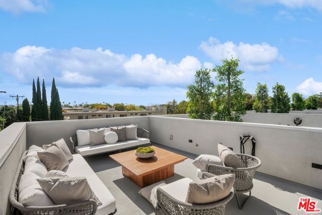 3808 College Ave, Culver City CA: https://media.crmls.org/mediaz/80454c6a-c389-4129-8eee-f9cc071c679c.jpg