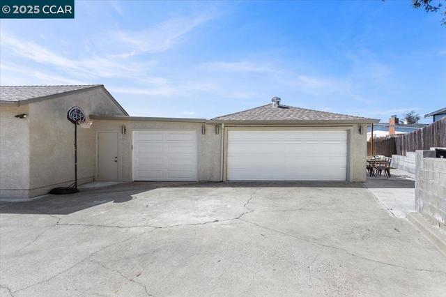 5030 Ray Ave, Castro Valley CA: https://media.crmls.org/mediaz/8045a5a5-9c9f-49fc-be66-495c150cd5ed.jpg
