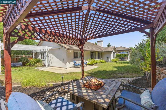 2232 Normandy Cir, Livermore CA: https://media.crmls.org/mediaz/8045b2f2-baf0-4448-b3e5-e50afc6437dd.jpg