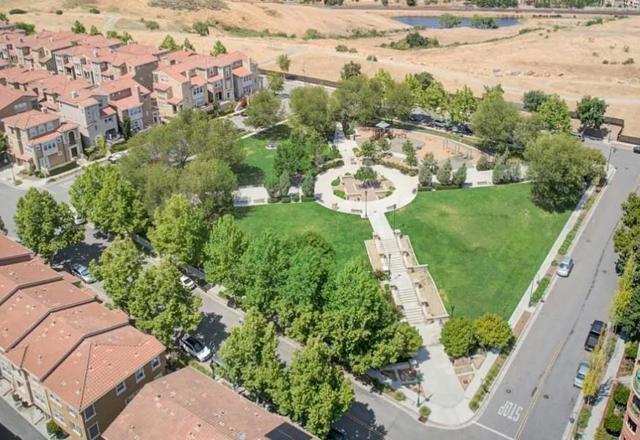 2988 Grassina Street, San Jose CA: https://media.crmls.org/mediaz/8045d08b-bca1-4292-9782-c25fef5a5d63.jpg
