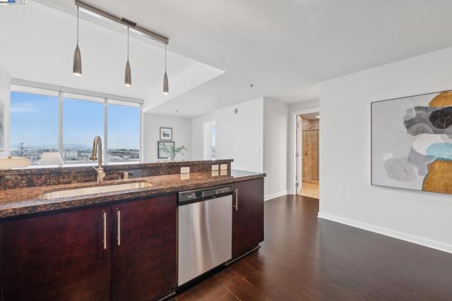 222 Broadway, Oakland CA: https://media.crmls.org/mediaz/8045e395-4438-4a56-bd00-646d4fcdfed4.jpg
