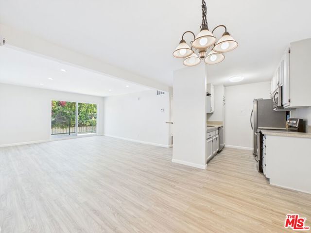 5460 White Oak Avenue, Encino CA: https://media.crmls.org/mediaz/8046531f-f683-4e0c-9328-74899b93358d.jpg
