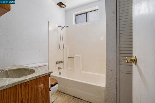 Image 19 of 30 For 5860 Leona St