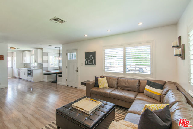3920 W Clark Avenue, Burbank CA: https://media.crmls.org/mediaz/8046d95b-ccdf-4420-9eff-ad7eab2b659e.jpg