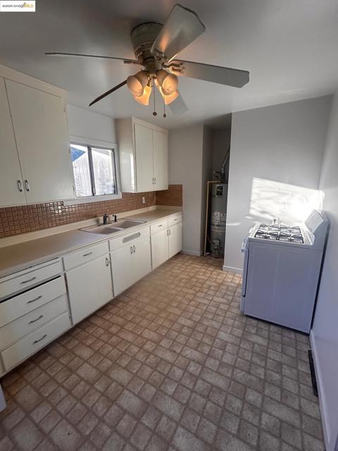 869 Lassen St, Richmond CA: https://media.crmls.org/mediaz/80470acd-ec11-4e7a-b39a-1ac3eec3a618.jpg