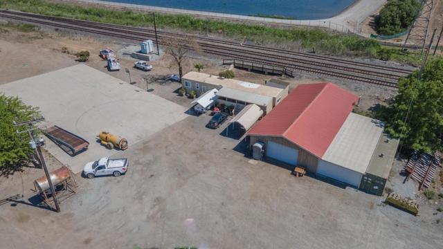 275 Bolsa Road, Gilroy CA: https://media.crmls.org/mediaz/80475107-f35f-45d8-8bd3-cb1f6aedf3ab.jpg