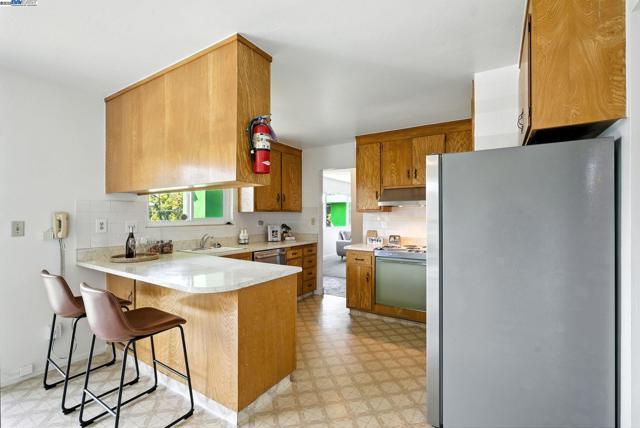 3101 61St Ave, Oakland CA: https://media.crmls.org/mediaz/8047ed71-3291-421f-869d-0caae93efb45.jpg