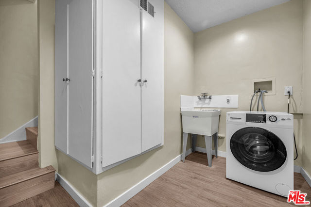 5137 Reynier Avenue, Los Angeles CA: https://media.crmls.org/mediaz/80482516-41ce-4fae-9c1d-1220edd2294e.jpg