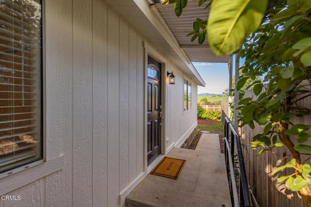 Detail Gallery Image 4 of 18 For 137 Apricot St, Oak View,  CA 93022 - 3 Beds | 2 Baths