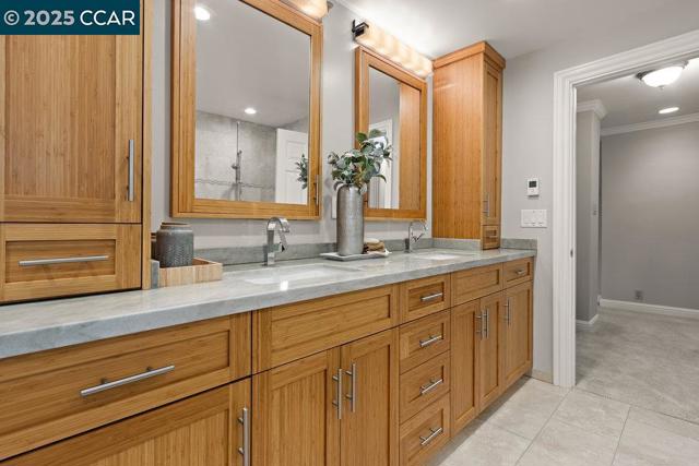 3949 Canyon Rd, Lafayette CA: https://media.crmls.org/mediaz/804933d7-b5b3-4b13-b2bd-67158a8aacd8.jpg