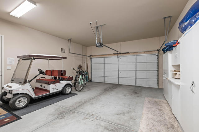 81673 Avenida Alturas, Indio CA: https://media.crmls.org/mediaz/804992f2-cc58-4f0b-aca6-bc6535d17e85.jpg