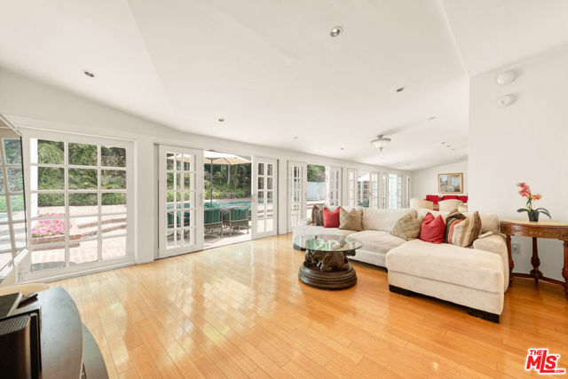 1148 COLDWATER CANYON Drive, Beverly Hills CA: https://media.crmls.org/mediaz/8049a5fe-9f8f-441b-b5d2-1996cd08b4f1.jpg