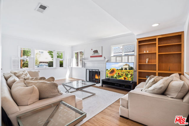 2205 ELM Avenue, Manhattan Beach, California 90266, 2 Bedrooms Bedrooms, ,2 BathroomsBathrooms,Residential,Sold,ELM,22148905