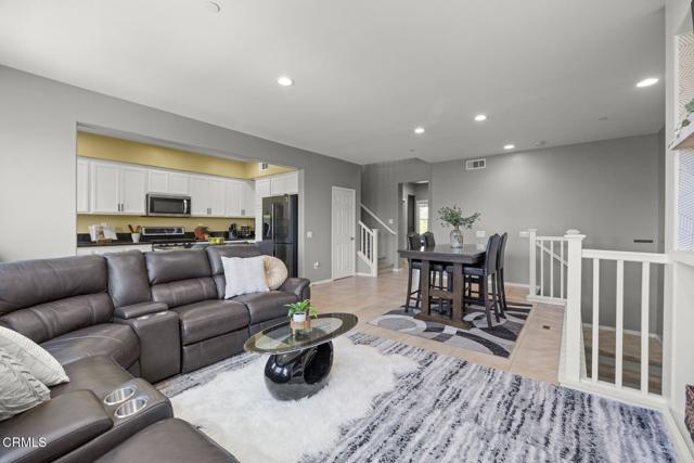 3102 N Oxnard Boulevard, Oxnard CA: https://media.crmls.org/mediaz/8049de32-9d58-4c8e-9b5f-653e8de452e6.jpg
