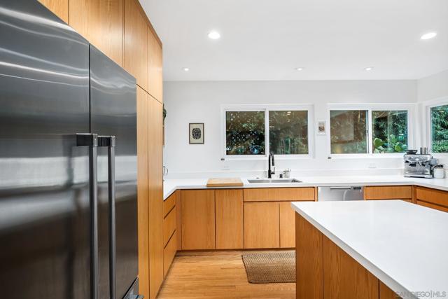 4021 Bernice Dr, San Diego CA: https://media.crmls.org/mediaz/804a2cd4-9487-40c1-94fb-efa6d4ab08c0.jpg