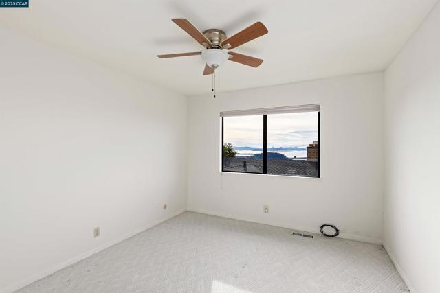 716 Gelston Pl, El Cerrito CA: https://media.crmls.org/mediaz/804b3cb6-7c7a-4bca-a7ce-92ab9b0d471a.jpg
