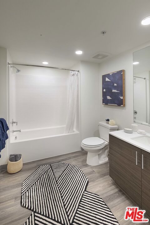 1331 N Cahuenga Boulevard, Los Angeles CA: https://media.crmls.org/mediaz/804b45ea-d967-4bb5-ae8f-27d253190766.jpg