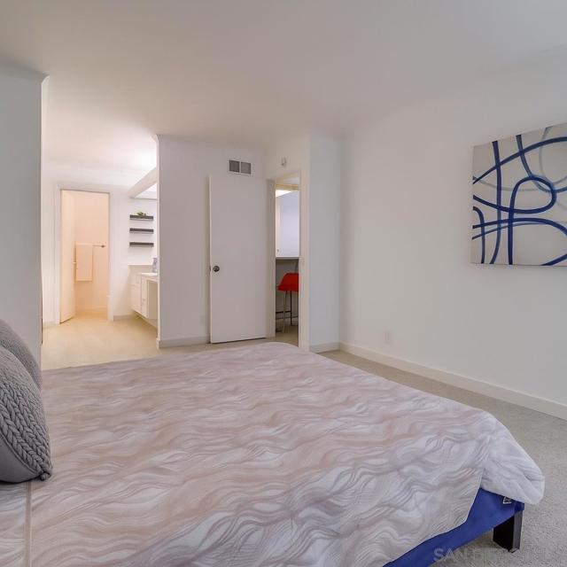 10350 Caminito Cuervo, San Diego CA: https://media.crmls.org/mediaz/804b4818-24c0-4956-bb9e-2bd9bf28239b.jpg