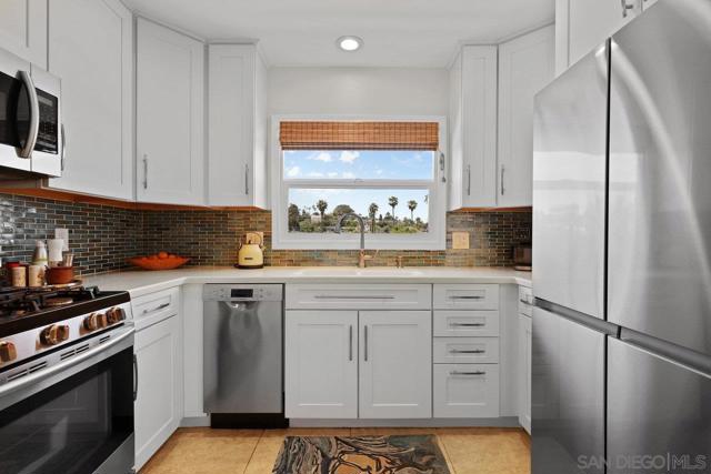 1855 Capistrano St, San Diego CA: https://media.crmls.org/mediaz/804b716b-bcff-478f-81b2-182cdb947b00.jpg