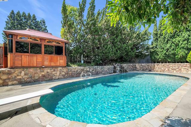 17561 Vineyard Rd, Castro Valley CA: https://media.crmls.org/mediaz/804b8f85-955d-4e6d-a93a-5564c4a00a65.jpg