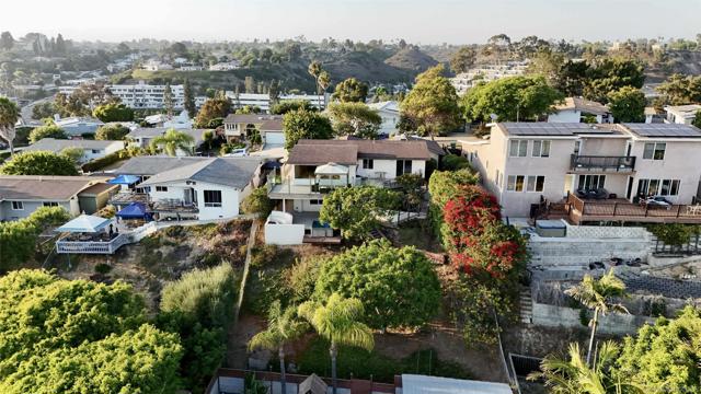 3539 Mount Laurence Dr, San Diego CA: https://media.crmls.org/mediaz/804c0485-15ae-46d3-8475-18b6fac3551b.jpg