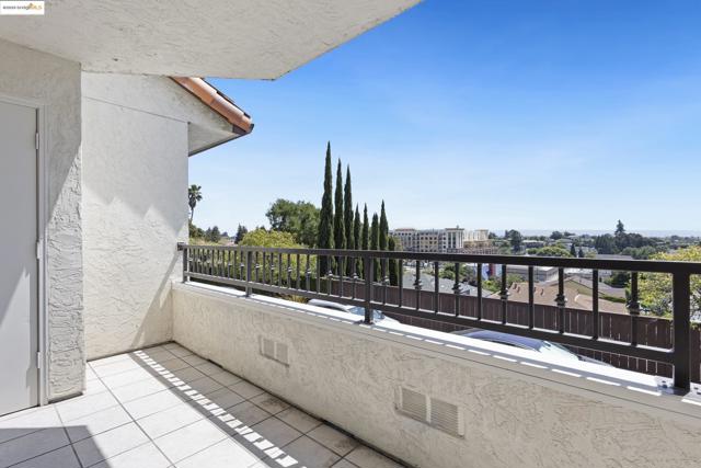 22012 Sevilla Rd, Hayward CA: https://media.crmls.org/mediaz/804c5626-5f32-49de-8f31-676f2a782bbb.jpg