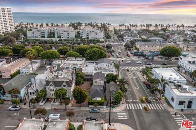 2622 2nd Street, Santa Monica CA: https://media.crmls.org/mediaz/804d31eb-c4ae-4dc7-ad5c-8af00a65510f.jpg