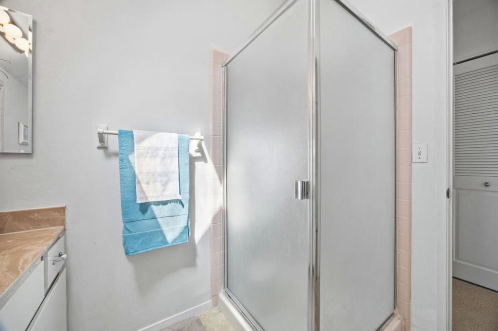 https://media.crmls.org/mediaz/804d98b6-912a-4428-b105-211fa624a46c.jpg?preset=X-Large