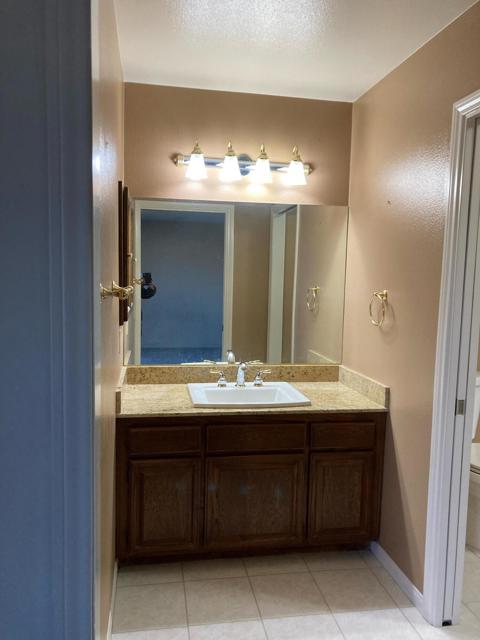 18125 Harbor Drive Drive, Victorville CA: https://media.crmls.org/mediaz/804de498-5454-464e-97b3-41b8453c66aa.jpg