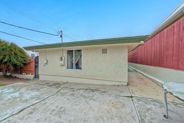 1852 Locust St, San Diego CA: https://media.crmls.org/mediaz/804df8d4-b937-483b-ba0a-4d68021b0c9d.jpg
