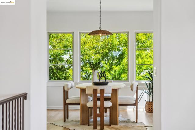 911 Aquarius Way, Oakland CA: https://media.crmls.org/mediaz/804e2d63-d4bc-4f68-8492-559fcb301138.jpg