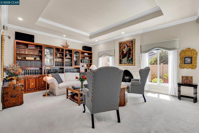 117 Alta Mesa Ct, Moraga CA: https://media.crmls.org/mediaz/804e4746-7352-4c83-bd01-56476d2fb87c.jpg