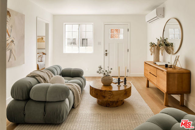 2300 Pisani Place, Venice CA: https://media.crmls.org/mediaz/804e7b1f-1ae3-45f5-9a15-c1a1db6a0fde.jpg