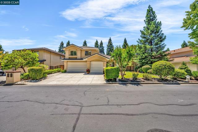 4020 Westminster Pl, Danville CA: https://media.crmls.org/mediaz/804ea014-767e-4a26-ab7d-a40e4a6604e9.jpg