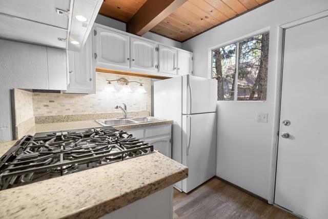 2063 10th Lane, Big Bear CA: https://media.crmls.org/mediaz/804f21b2-f286-4208-98f4-3d77c6abd2a2.jpg