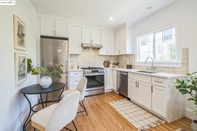 1515 Derby St, Berkeley CA: https://media.crmls.org/mediaz/804f4b68-4166-43a2-bfd1-02340ebbe1e7.jpg