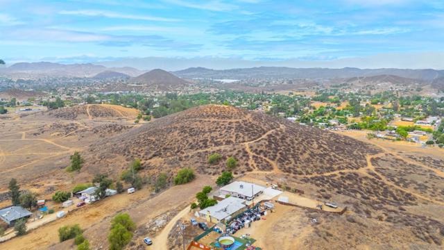 28587 Goetz Rd, Canyon Lake CA: https://media.crmls.org/mediaz/804f8f31-31cb-4e74-b3cf-69b1488ea7f5.jpg