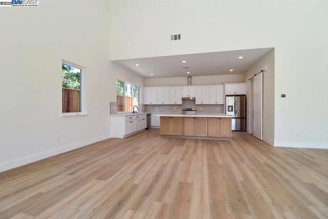5232 Henderson Ct, Antioch CA: https://media.crmls.org/mediaz/804fb188-65fe-4c64-be97-d60f69d1681a.jpg