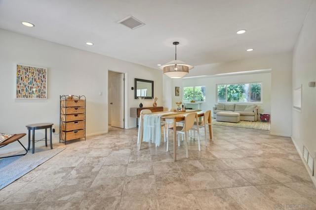 11668 Altoona Dr, El Cajon CA: https://media.crmls.org/mediaz/804fdd71-99a5-4ba8-a249-cffa560c138c.jpg