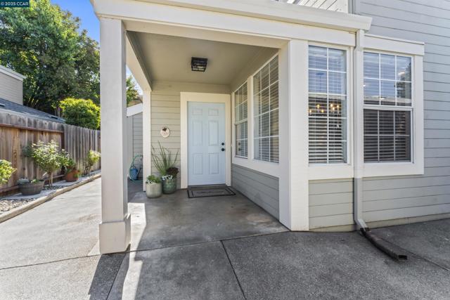 2761 Elks Way, Napa CA: https://media.crmls.org/mediaz/8050089e-67f1-4268-a4fe-669bff141914.jpg