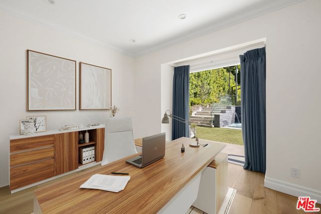 1214 Coldwater Canyon Drive, Beverly Hills CA: https://media.crmls.org/mediaz/805090e8-b0d1-474d-ac6d-eee4c20e16e9.jpg