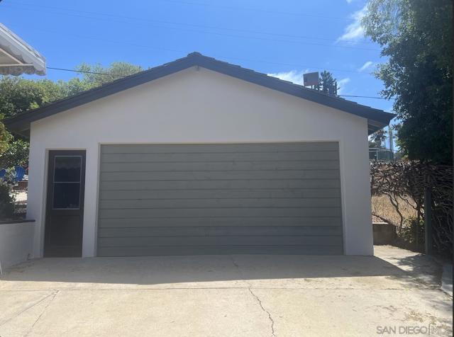 3958 Kenwood Dr, Spring Valley CA: https://media.crmls.org/mediaz/8050b5c3-0444-40b7-8219-13e759cf2ffd.jpg